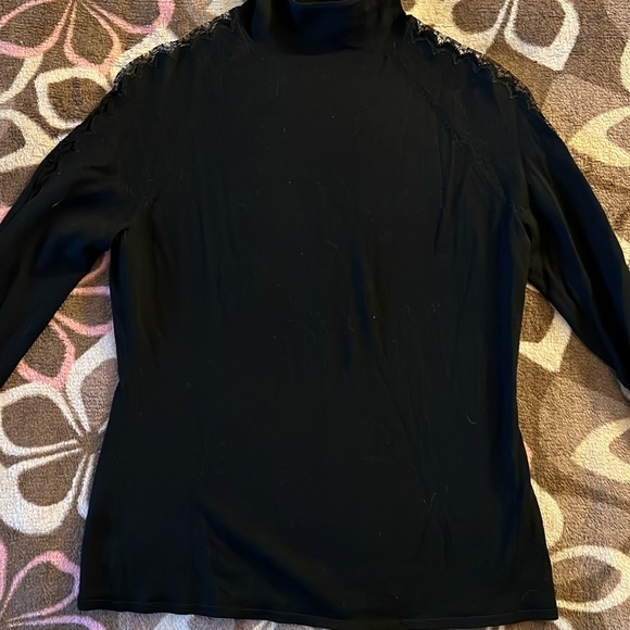 Elie Tahari women sweater size Small